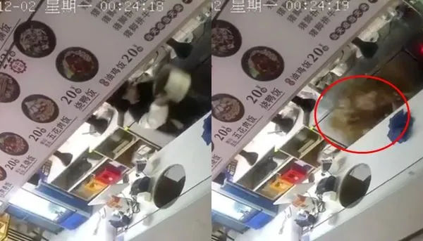 ▲▼中國一名廚師端湯時意外跌倒，慘被熱湯淋了一身。（圖／翻攝自X）