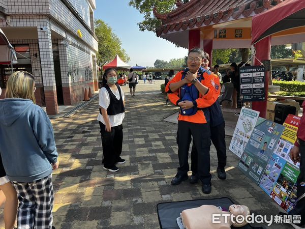 ▲台南市渡拔國小歡慶校慶之際，第二大隊官田分隊特別前往參與，共同為師生和家長帶來一場生動且教育意義深遠的防火防災宣導活動。（圖／記者林東良翻攝，下同）