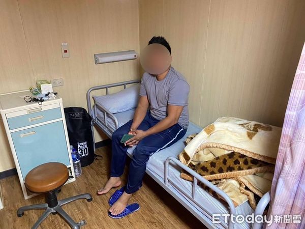 ▲海巡署艦隊分署救援琉球籍菲籍漁工           。（圖／艦隊分署提供）