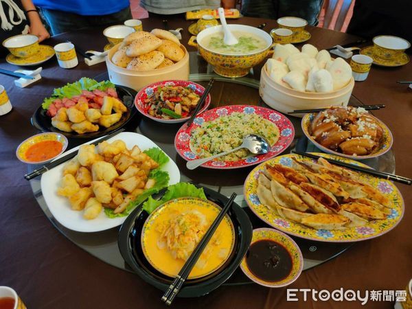 ▲▼金門3商圈和永康商圈、淡水商圈舉辦「締結友好商圈」簽約儀式。（圖／記者林名揚翻攝）