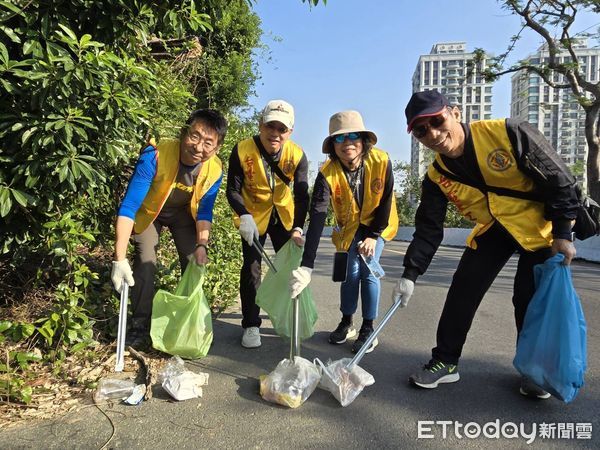 ▲▼台灣獼猴爬進台電高雄區處，揪330鄉親齊淨山學「防身3步驟」。（圖／記者賴文萱翻攝）