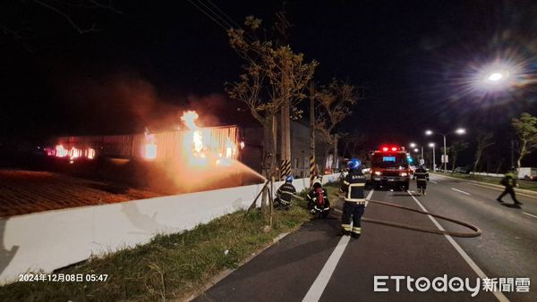 ▲▼   嘉義縣民雄鄉菁埔工廠火警   。（圖／嘉義縣消防局提供）