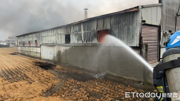 ▲▼   嘉義縣民雄鄉菁埔工廠火警   。（圖／嘉義縣消防局提供）