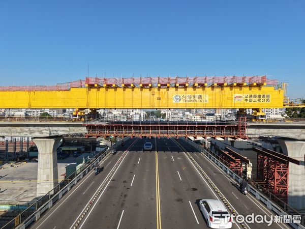 ▲▼ 嘉義市北興陸橋上方鐵路高架橋合攏連結完成象徵都市縫合  。（圖／嘉義市政府提供）