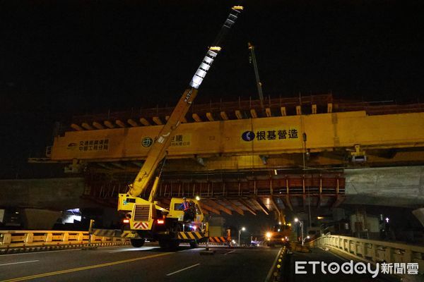 ▲▼ 嘉義市北興陸橋上方鐵路高架橋合攏連結完成象徵都市縫合  。（圖／嘉義市政府提供）