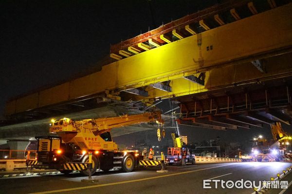 ▲▼ 嘉義市北興陸橋上方鐵路高架橋合攏連結完成象徵都市縫合  。（圖／嘉義市政府提供）