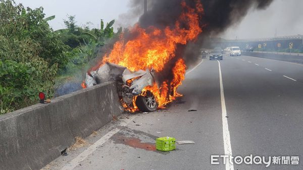 ▲▼屏東機場外環道火燒車             。（圖／記者陳崑福翻攝）