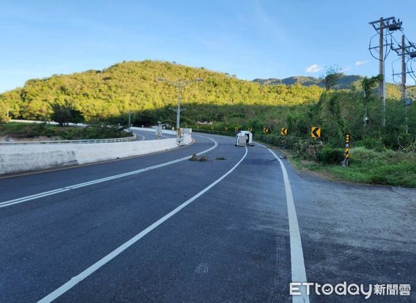 ▲台1線車禍，現場不見駕駛、乘客。（圖／記者陳崑福翻攝）