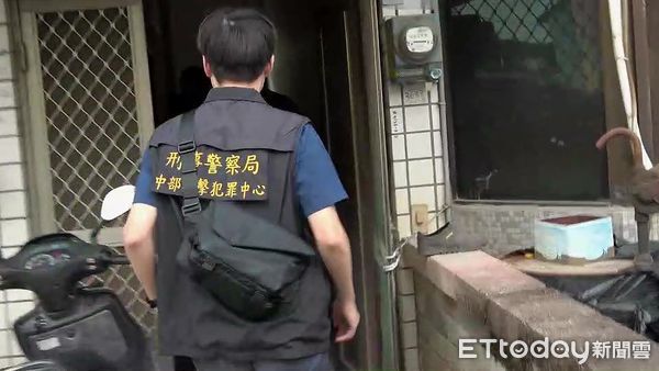 ▲剛收包裹警察就敲門！逃逸仔幫收「泰國玩具」打開是130萬大麻。（圖／記者許權毅翻攝）