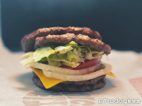 ▲▼漢堡王推「無麵包小牛堡」只賣4天。（圖／業者提供）