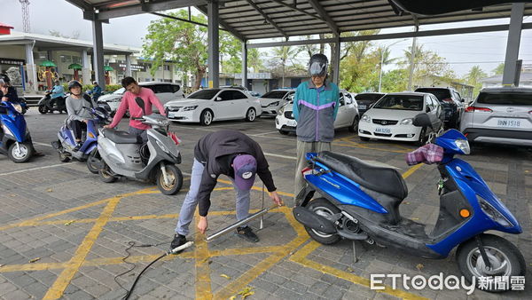 ▲台東縣府提供移動式機車排氣定檢服務。（圖／記者楊漢聲翻攝）