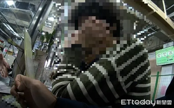 ▲屏東察分局萬丹分駐所副所長施秋茂及警員陳冠名成功阻止王婦被騙             。（圖／記者陳崑福翻攝）