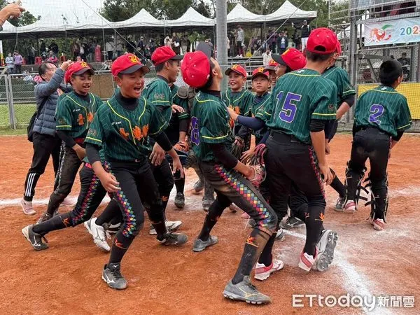 ▲▼台東縣隊以1分險勝桃園，奪下這屆冠軍，抱走一百萬獎金。（圖／花蓮體育會提供，下同）