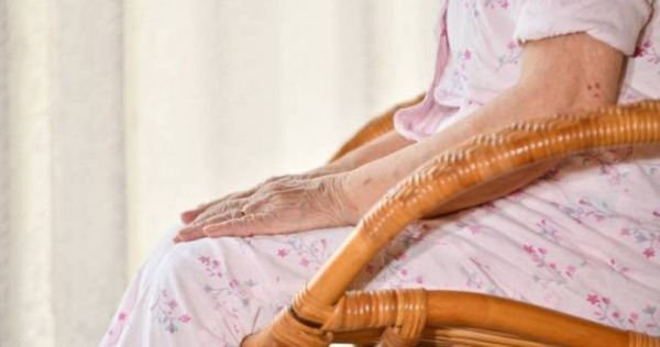 不少家庭都會舉辦家庭旅遊，凝結家人之間的向心力。（示意圖／翻攝自photoAC）