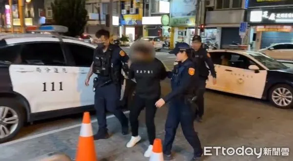 ▲警方趁再次面交現金時，當場逮捕車手。（圖／花蓮警分局提供）