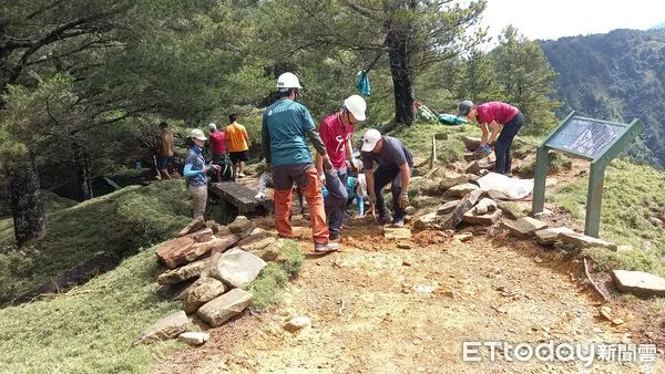 ▲麟趾山手作步道施作情形。（圖／玉山國家公園管理處提供，下同）