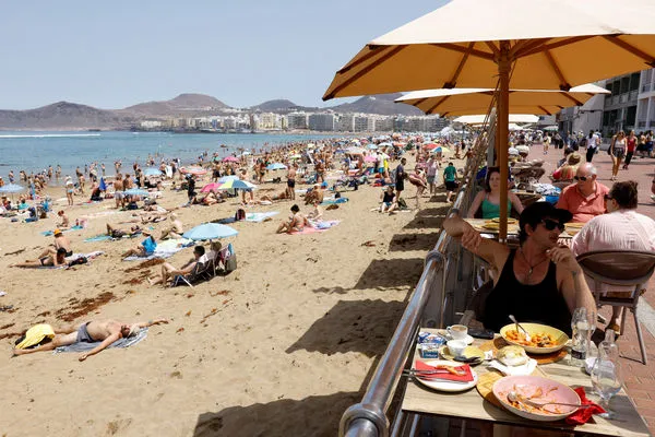 ▲▼西班牙渡假勝地大加那利島（Gran Canaria）沙灘。（圖／路透）