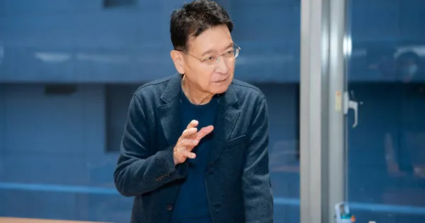 趙少康重拾主持棒。（圖／TVBS提供）