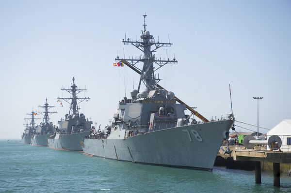 ▲▼美國海軍伯克級驅逐艦波特號（USS Porter, DDG 78）、庫克號（USS Donald Cook, DDG 75）、卡尼號（USS Carney, DDG 64）及羅斯號（USS Ross, DDG 71）停靠於西班牙羅塔海軍基地。（圖／美國海軍）