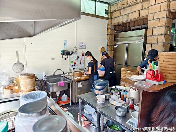 ▲▼楊梅美食來分享佳園寶麵食館，招牌就寫著前鼎泰豐師父的楊梅美食餐廳，只要鼎泰豐價錢的一半。（圖／部落客Darren蘋果樹旅遊玩樂誌授權提供，勿擅自翻攝）