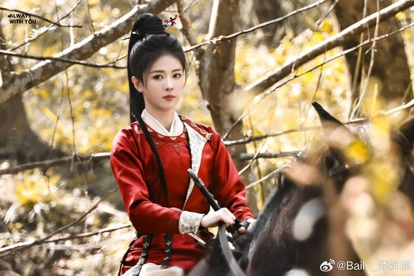 白鹿可甜美可搞笑，但獨有的英氣特質卻是其他女星沒有的。（微博圖片）