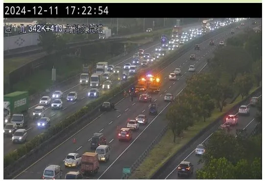 ▲▼國道三車追撞事故，回堵5公里。（圖／高速公路1968）