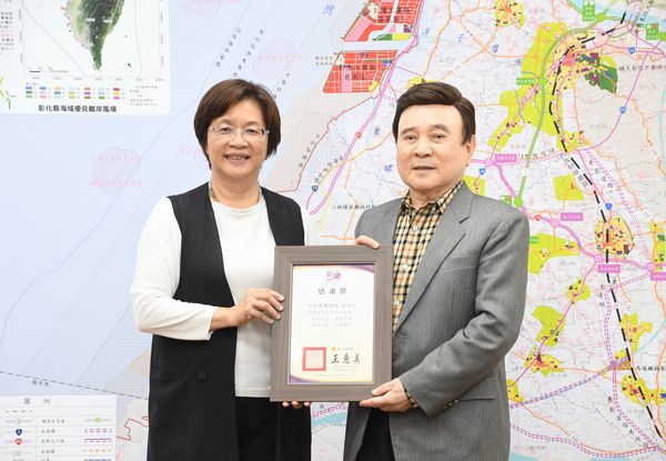 ▲企業家返鄉捐款助弱勢。（圖／彰化縣政府提供）