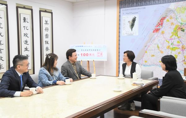 ▲企業家返鄉捐款助弱勢。（圖／彰化縣政府提供）