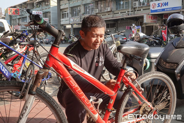 ▲▼    嘉義就業中心攜手民間團體 修二手單車助弱勢   。（圖／嘉義就業中心提供）