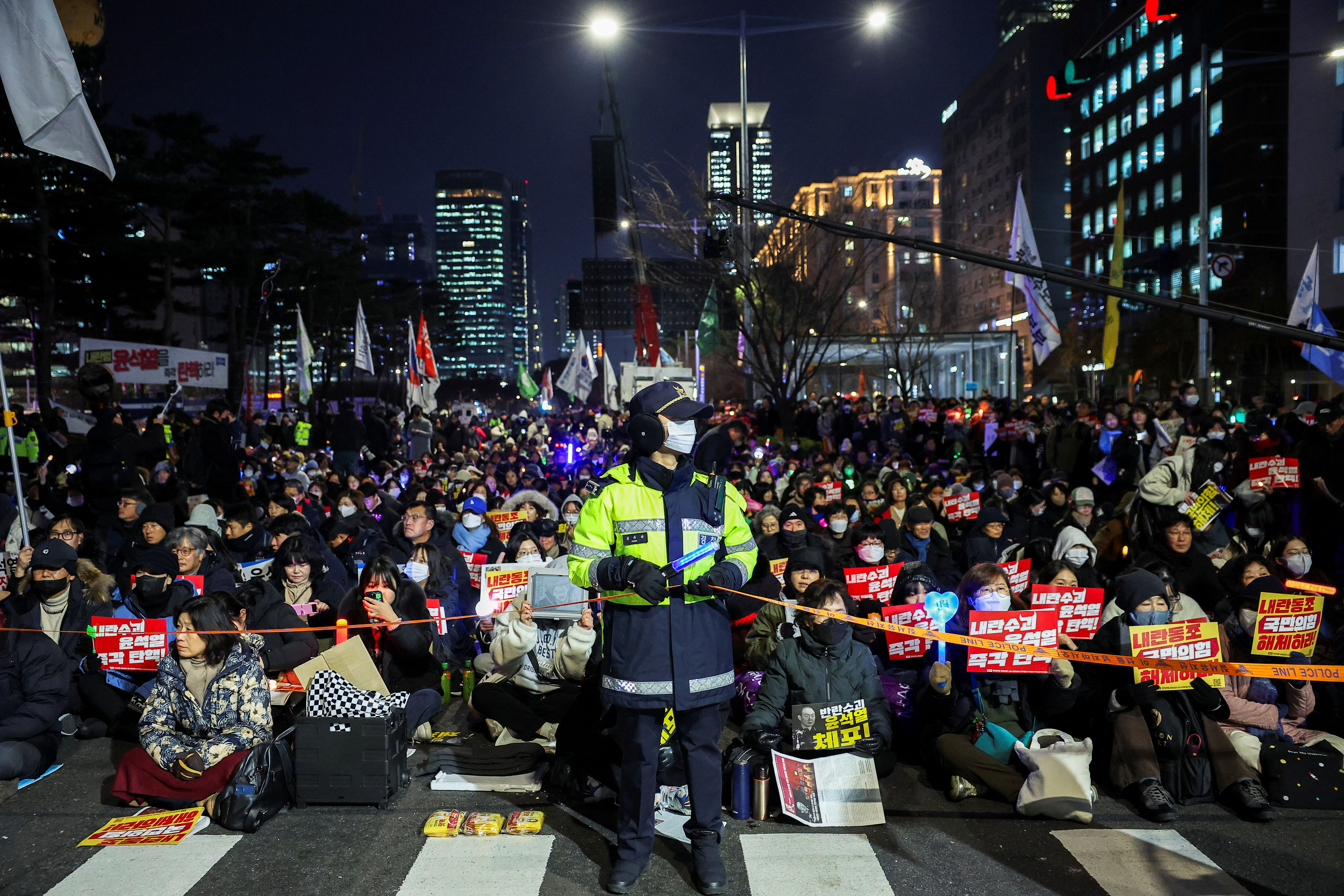 ▲▼ 南韓民眾上街抗議總統尹錫悅。（圖／路透）