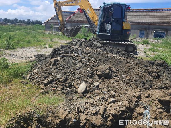 ▲▼雲林有超過5公頃土地遭回填廢土。（圖／記者王悉宇翻攝）