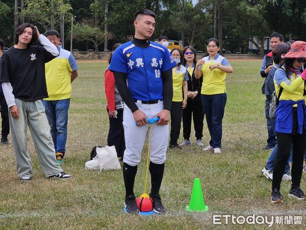 ▲陳柏清參加母校中興高中運動會。（圖／記者高堂堯攝）