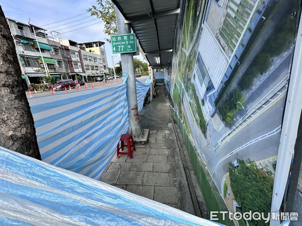 ▲▼左營建案塌陷             。（圖／記者陳宏瑞翻攝）