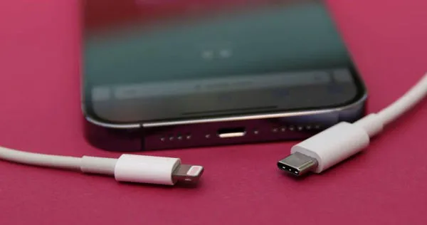 由於沒有USB-C插槽的關係，蘋果將停賣iPhone 14。（圖／達志／美聯社）