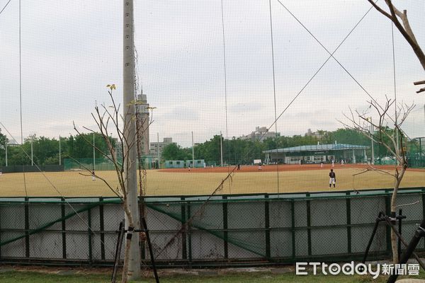 ▲雲林科技大學舉辦34週年重大建設聯合慶祝典禮，雲科大棒球場整建、未來科技應用大樓新建，以及校園周邊通學步道改善三項重要建設完成。（圖／記者王悉宇翻攝）