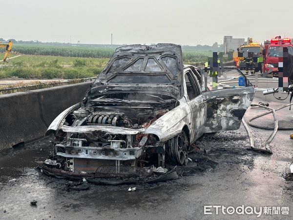 ▲▼     國道火燒車        。（圖／記者翁伊森翻攝）