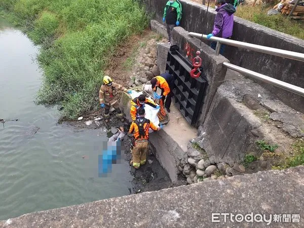 ▲▼台南男抓魚跌落排水溝底　仰躺「頭泡水中」溺斃亡。（圖／記者林東良翻攝）