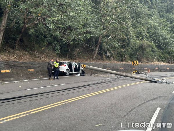 ▲▼台3線同路段一天2起死亡車禍　一家三口自駕遊「自撞電桿」妻身亡。（圖／記者楊永盛翻攝）