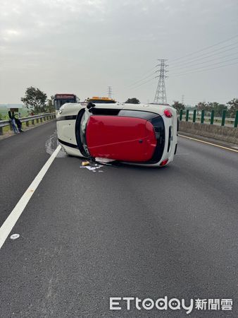 ▲▼             國10轎車擦撞客運。（圖／記者吳奕靖翻攝，下同）