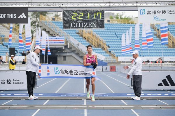 ▲2024台北馬拉松開跑，周庭印、謝千鶴。（圖／路跑協會提供）