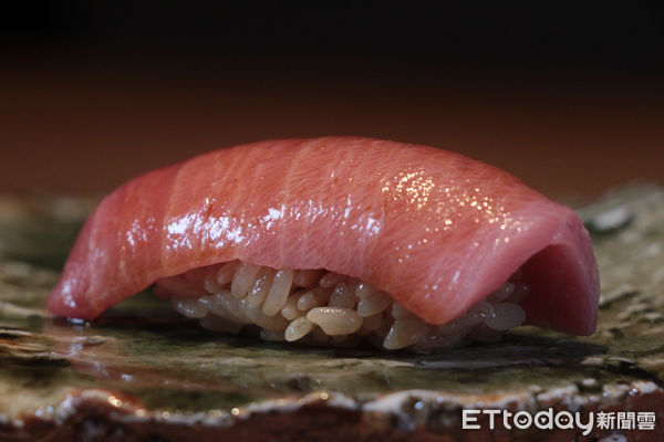 台北美食|吃得到青森黑鮪魚+九州小鰶魚!台北東區隱藏版壽司店推冬季菜單
