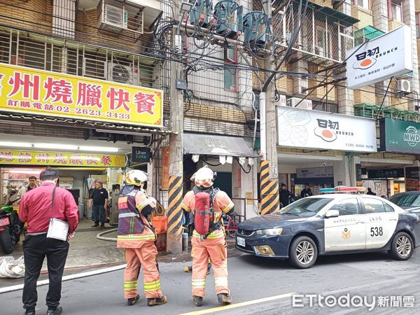 ▲▼             新北市淡水區北新路一間民宅遭縱火，3人受傷。（圖／記者陳以昇翻攝，下同）