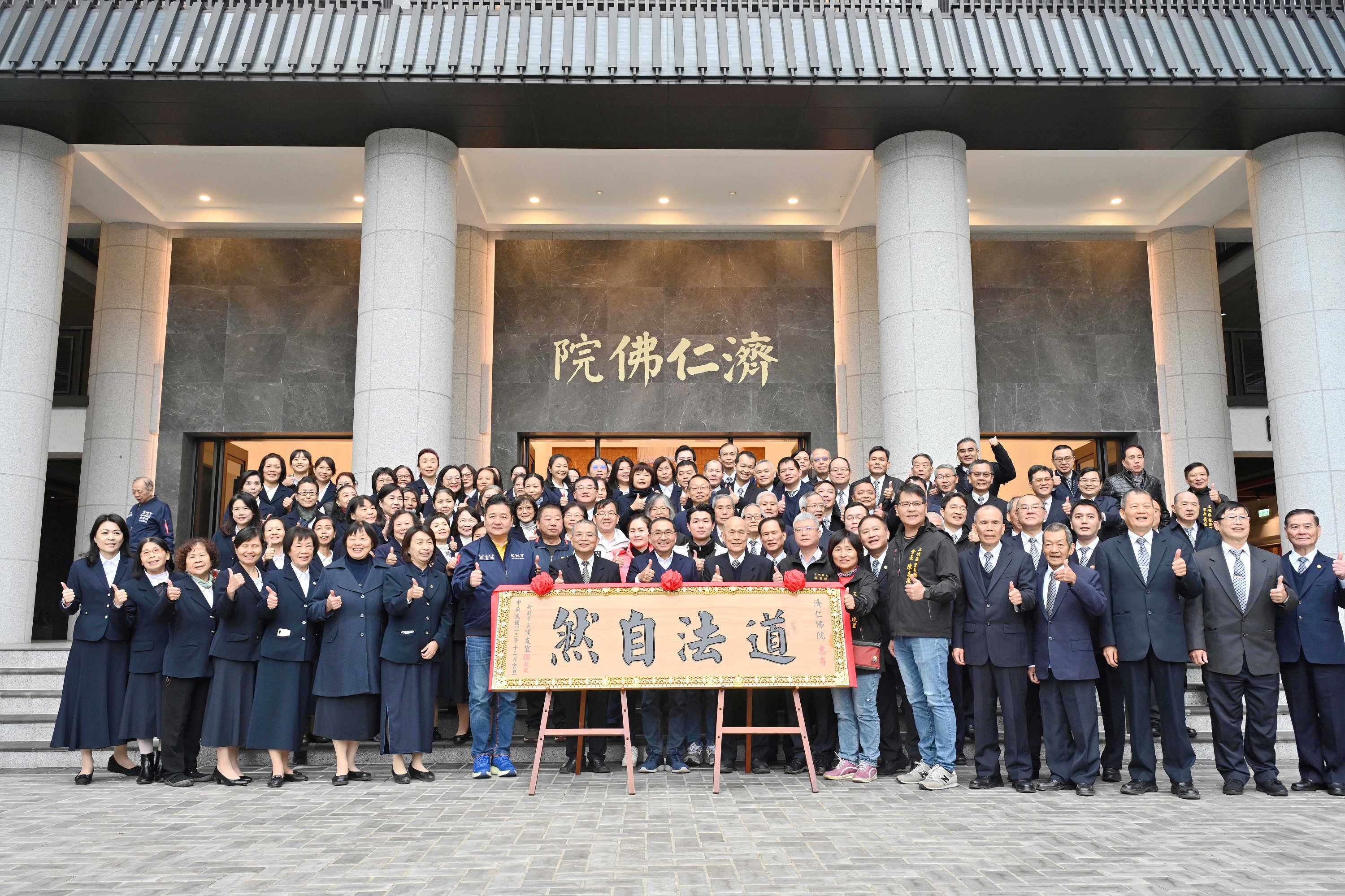 ▲侯友宜赴濟仁佛院參拜祈福。（圖／新北市民政局提供）