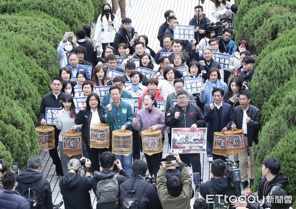 ▲▼民進黨團到院長室找韓國瑜 抗議 。（圖／記者屠惠剛攝）