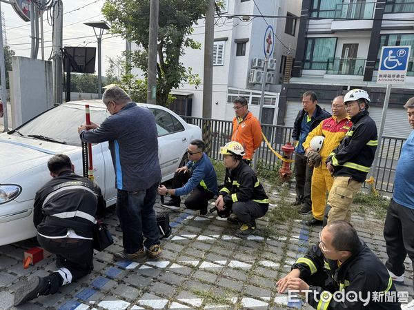 ▲台南市消防局第四大隊山上分隊於15日及16日分兩梯次運用在地企業捐贈之各式車禍救援器材辦理「專業車禍救援訓練」。（圖／記者林東良翻攝，下同）