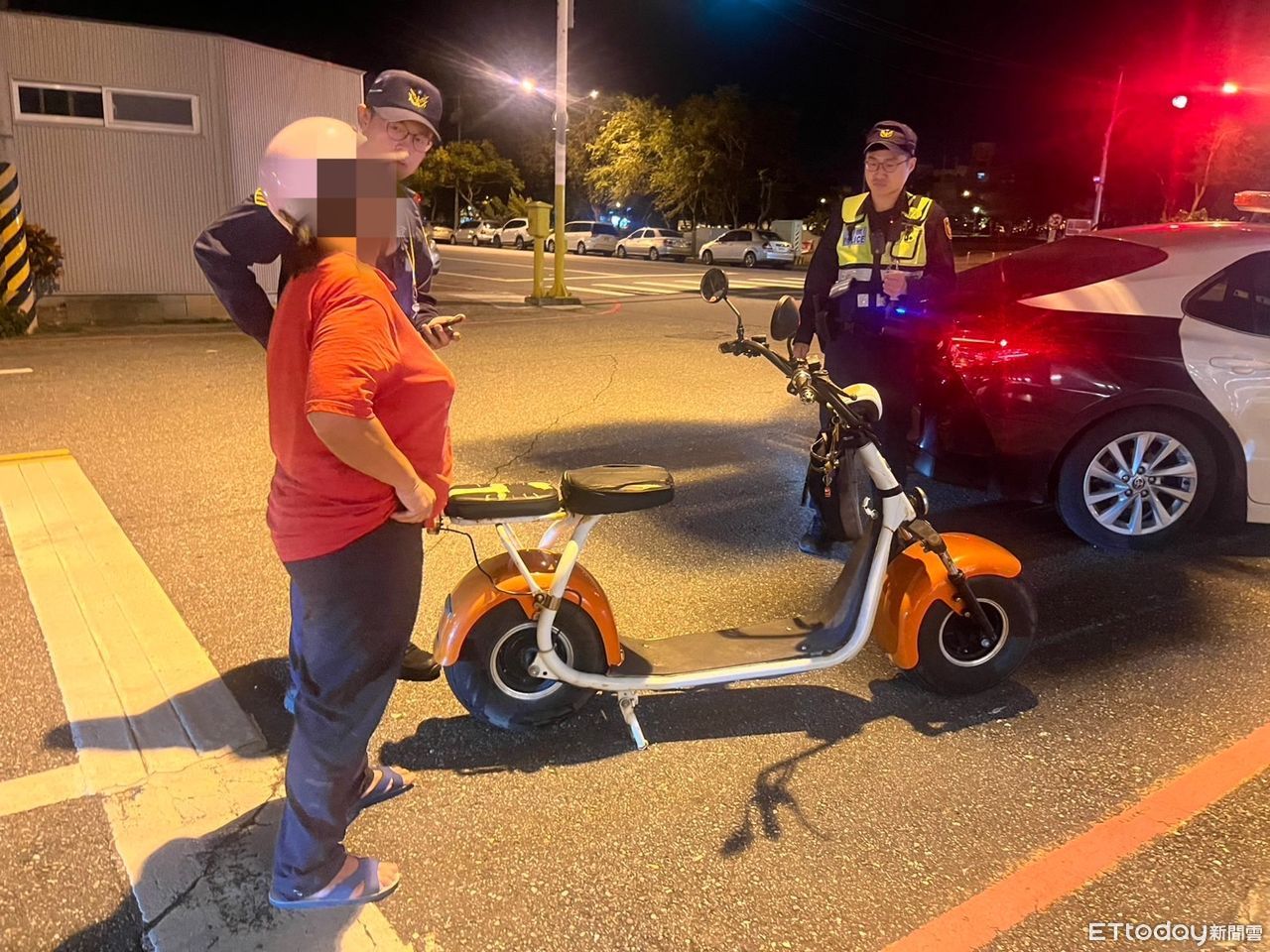 ▲▼花蓮警方配合微型電動二輪車新制上路，加強取締違規行為。（圖／花蓮縣警察局提供，下同）