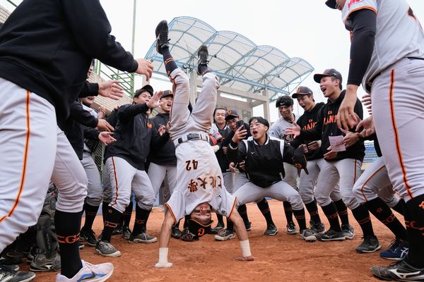 ▲文化大學慶祝第8勝入袋。（圖／大專體總提供）