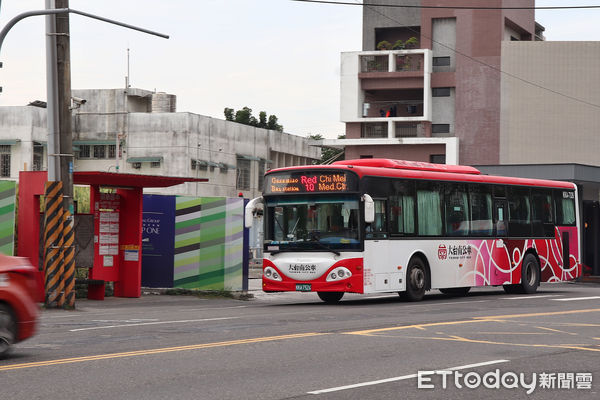 ▲大台南公車「智慧等車」服務功能上線以來迄今已突破10萬使用人次，市府宣布即日起新增紅、藍、綠幹支線，未來亦逐步擴大至更多路線及站位，讓更多市民享受到「智慧等車」服務的便利性。（圖／記者林東良翻攝，下同）