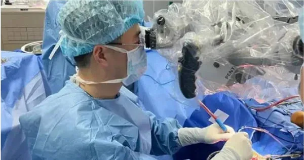 醫師火眼金睛，成功為朱男揪出真實病因。（圖／翻攝自百度）