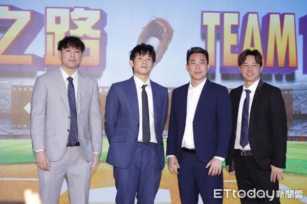 ▲▼12強經典賽中華台北勇奪冠軍，威剛科技董事陳立白感動之餘發願要把奪冠故事拍成電影。17日舉行冠軍之路TEAM TAIWAN電影籌拍記者會，12強賽冠軍隊投手教練林岳平、投手陳冠宇、投手郭俊麟、外野手林安可、啦啦隊衣宸、子筑、郭郭、依沛、藝人李杏、王品澔、金雲、申力安、黑曜精靈等出席。（圖／記者湯興漢攝）